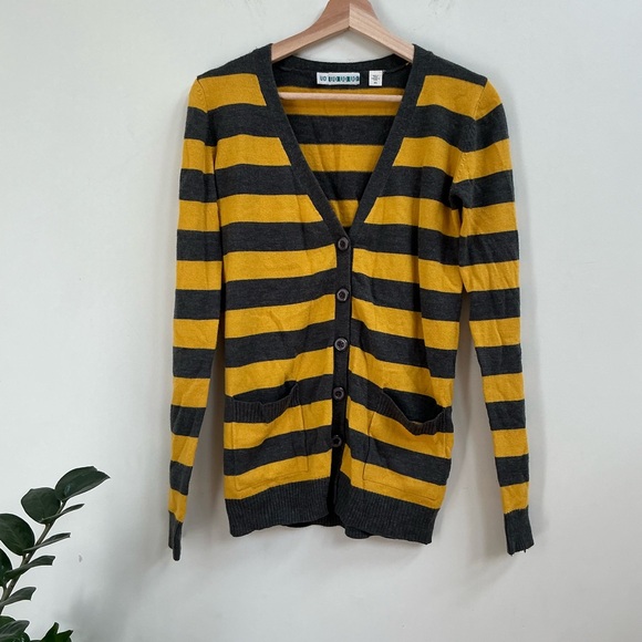 Urban Outfitters Knit Srtipped Cardigen Size XS - Picture 1 of 5